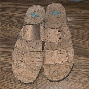 Almost new yuu sandals size 12m